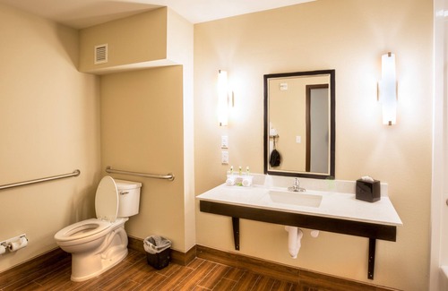 Wichita Hotel | Comfortable Stay at Holiday Inn Express Wichita South
