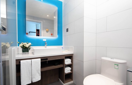 Yanta Qu Hotel | Discover Holiday Inn Express Xi'an High-tech South Today