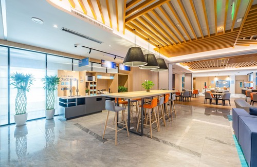 Gaoxin Hotel | Convenient Holiday Inn Express Xi'an with Breakfast & Kitchen