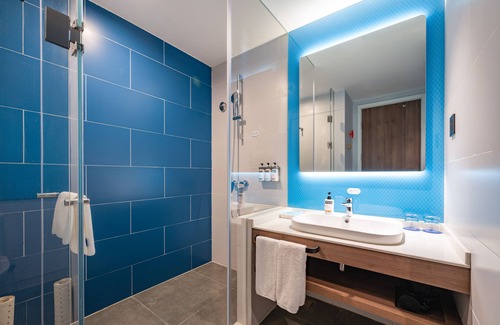 Gaoxin Hotel | Convenient Holiday Inn Express Xi'an with Breakfast & Kitchen