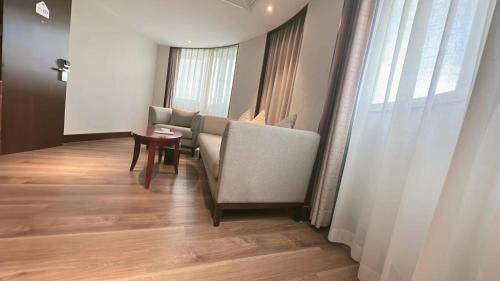 Siming Hotel | Discover Holiday Inn Express Xiamen Lushan - Shopping Hub