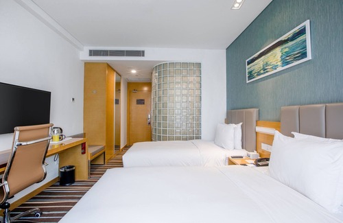 Weiyang Hotel | Top-Rated Holiday Inn Express Xian North with Great Amenities