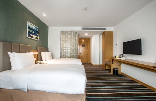 Weiyang Hotel | Top-Rated Holiday Inn Express Xian North with Great Amenities