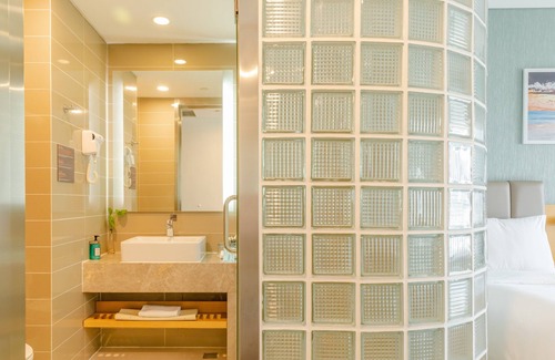 Weiyang Hotel | Top-Rated Holiday Inn Express Xian North with Great Amenities