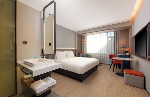 Yuhuan County Hotel | Discover Holiday Inn Express Yuhuan Wetland Park - 4 Star Stay