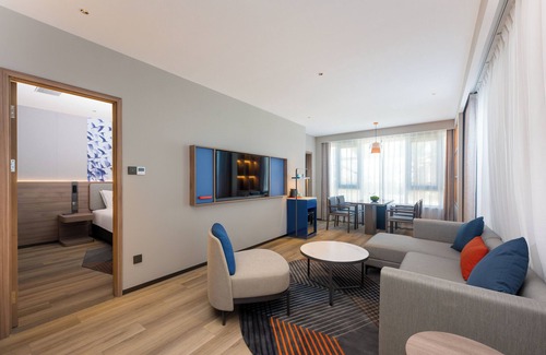 Yuhuan County Hotel | Discover Holiday Inn Express Yuhuan Wetland Park - 4 Star Stay