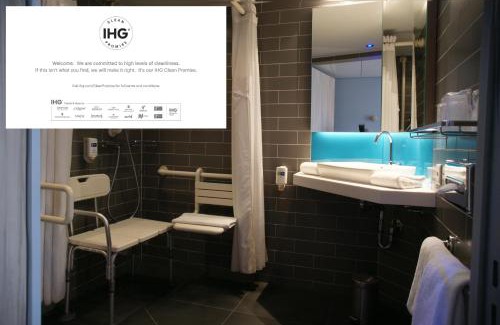 Ruemlang Hotel | Pet Friendly Holiday Inn Express Zürich Airport - 8.3/10 Rating