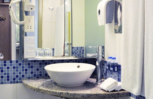 Huayuan Road Area Hotel | Budget-Friendly Holiday Inn Express Zhengzhou with Breakfast