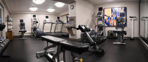 Fargo Hotel | Discover Holiday Inn Fargo: Family-Friendly Amenities Await