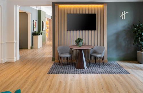 Rushmoor District Hotel | Discover Holiday Inn Farnborough - Family-Friendly Comfort