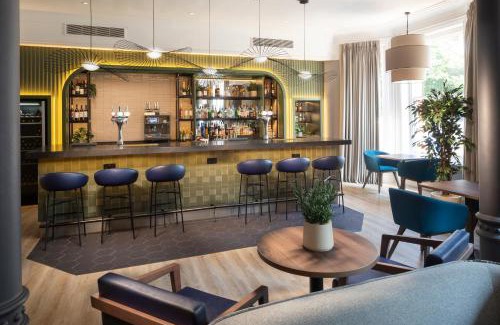 Rushmoor District Hotel | Discover Holiday Inn Farnborough - Family-Friendly Comfort