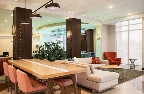 Florence Hotel | Inviting Stay at Holiday Inn Florence with Pool & Spa