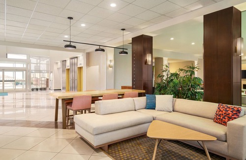 Florence Hotel | Inviting Stay at Holiday Inn Florence with Pool & Spa
