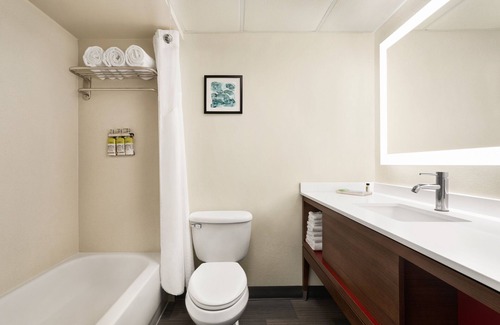 Florence Hotel | Inviting Stay at Holiday Inn Florence with Pool & Spa