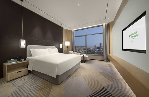 Yingzhou District Hotel | Inviting Stay at Holiday Inn Fuyang with Pool & Dining