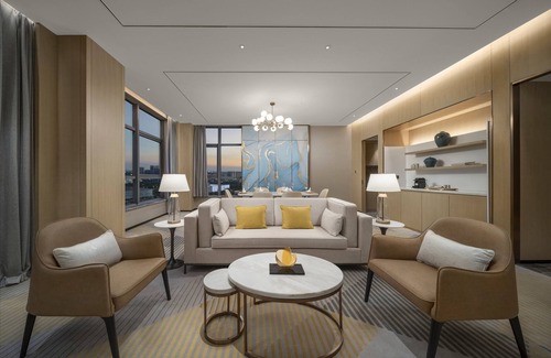 Yingzhou District Hotel | Inviting Stay at Holiday Inn Fuyang with Pool & Dining