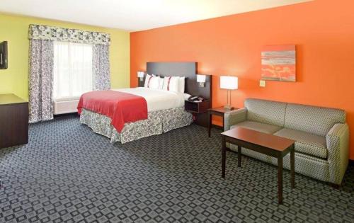 Garland Hotel | Comfortable Stay at Holiday Inn Garland with Great Amenities