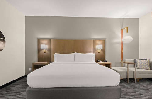 Gonzales Hotel | Comfortable Stay at Holiday Inn Gonzales with Pool & Spa