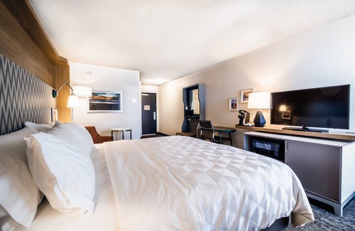 Spring Lake Hotel | Experience Comfort at Holiday Inn Grand Haven-Spring Lake
