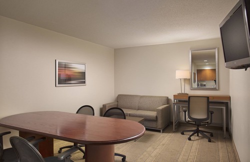 East Paris Hotel | Comfortable Stay at Holiday Inn Grand Rapids Airport Hotel