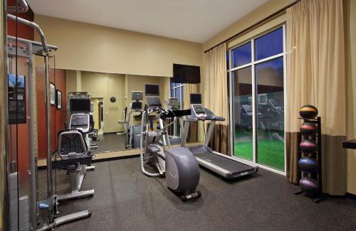 Hammond Hotel | Discover Holiday Inn Hammond: Pool, Restaurant & Hot Tub