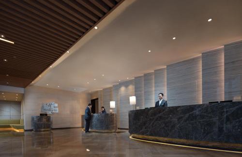 Xiaoshan Hotel | Inviting Holiday Inn Hangzhou Airport Zone with Pool & Dining