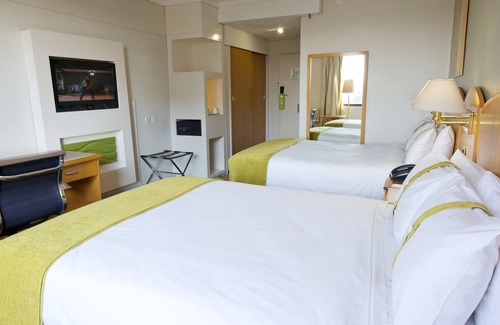 Harare Hotel | Relax at Holiday Inn Harare with Pool and Spa Amenities