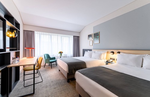 Hasselt Hotel | Inviting Holiday Inn Hasselt: Family-Friendly & Accessible Stay