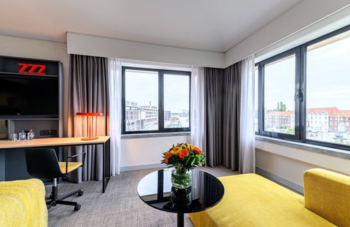 Hasselt Hotel | Inviting Holiday Inn Hasselt: Family-Friendly & Accessible Stay