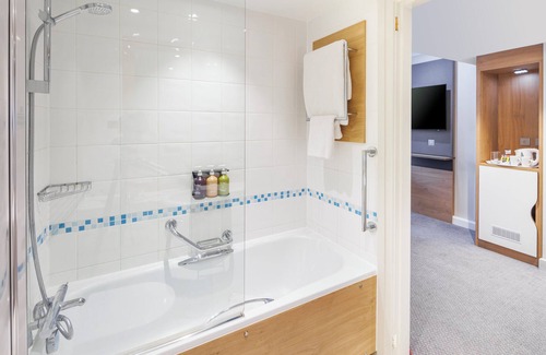 High Wycombe Hotel | Modern Stay at Holiday Inn High Wycombe, M40 - Family Friendly