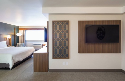 Hinton Hotel | Relax at Holiday Inn Hinton: Pool, Spa & Family-Friendly Stays