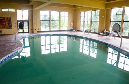 Pewaukee Hotel | Experience Comfort at Holiday Inn Pewaukee-Milwaukee West