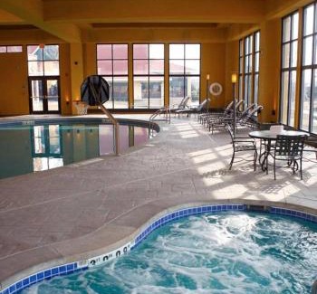 Pewaukee Hotel | Experience Comfort at Holiday Inn Pewaukee-Milwaukee West