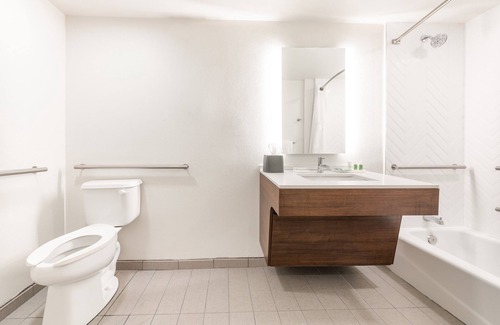 Orange Park Hotel | Explore Holiday Inn Hotel & Suites Orange Park, Rated 9.2