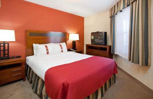 Okanagan-Similkameen Resort | Discover Holiday Inn Hotel & Suites Osoyoos with Ocean Views