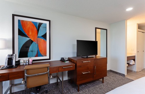 Shoreview Hotel | Comfortable Stay at Holiday Inn Hotel & Suites San Mateo