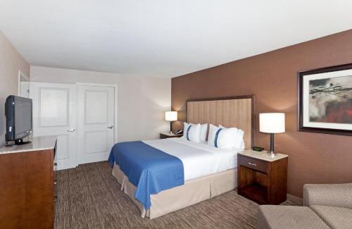 Surrey Hotel | Discover Holiday Inn Hotel & Suites Surrey East - Cloverdale
