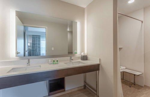 Jefferson City Hotel | Discover Holiday Inn Hotel And Suites Jefferson City