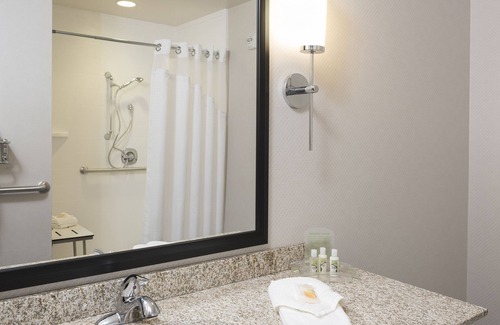 West Newton Hotel | Top-Rated Holiday Inn Indianapolis Airport with Pool & Dining