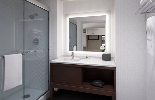 Wayne Hotel | Welcoming Holiday Inn Indianapolis Airport Area N Awaits You