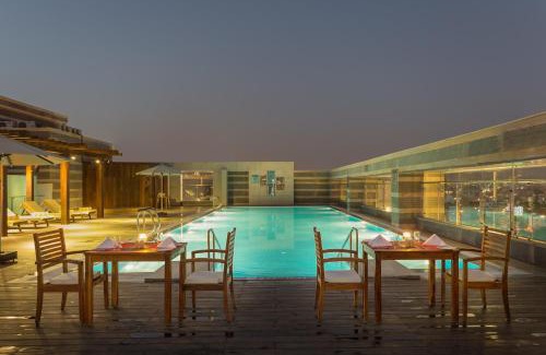 Jaipur Hotel | Elegant Holiday Inn Jaipur City Centre with Pool & Spa