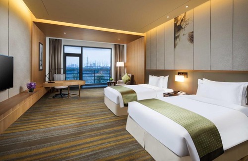 Kunshan Hotel | Stay at Holiday Inn Kunshan Huaqiao: Family-Friendly Comfort