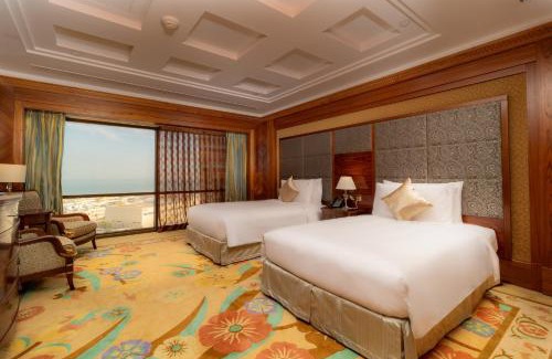Salmiya Hotel | Comfortable Getaway at Holiday Inn Kuwait, an IHG Hotel