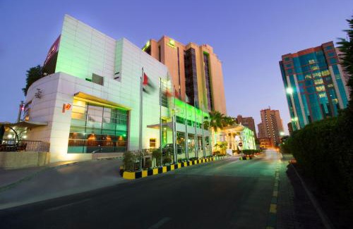 Salmiya Hotel | Comfortable Getaway at Holiday Inn Kuwait, an IHG Hotel