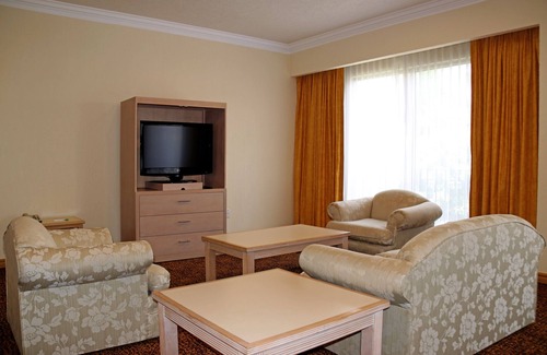 La Piedad Hotel | Top-Rated Holiday Inn La Piedad with Pool & Spa Amenities