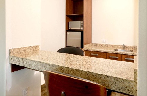 Leon Hotel | Exceptional Holiday Inn Leon Plaza Mayor: Pool & Spa Amenities