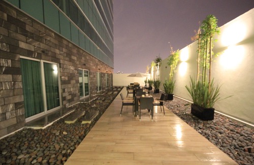 Leon Hotel | Exceptional Holiday Inn Leon Plaza Mayor: Pool & Spa Amenities