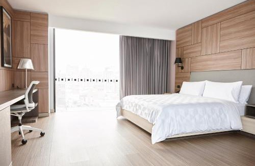 Miraflores Hotel | Pet-Friendly Holiday Inn Lima Miraflores with Ocean View
