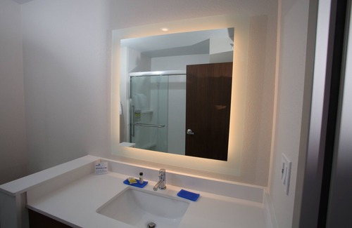 Lincoln Hotel | Relax at Holiday Inn Lincoln Southwest: Pool, Spa & Dining