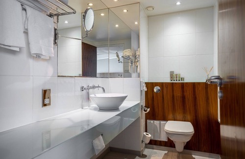 Camden Town with Primrose Hill Hotel | Discover Holiday Inn London Camden Lock: 4-Star Comfort & Amenities